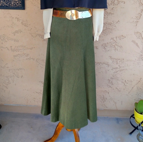 Vintage Bloomingdale's Green Corduroy Midi Skirt - Picture 3 of 8